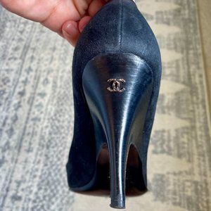 Chanel Authentic Black Suede Logo CC Pumps Heels w COA